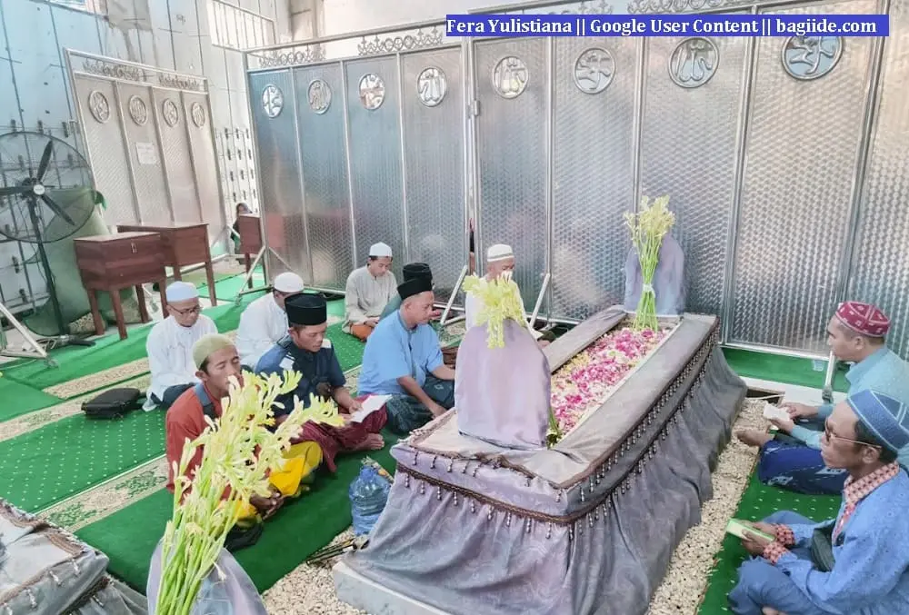 Makam Habib Sholeh Tanggul